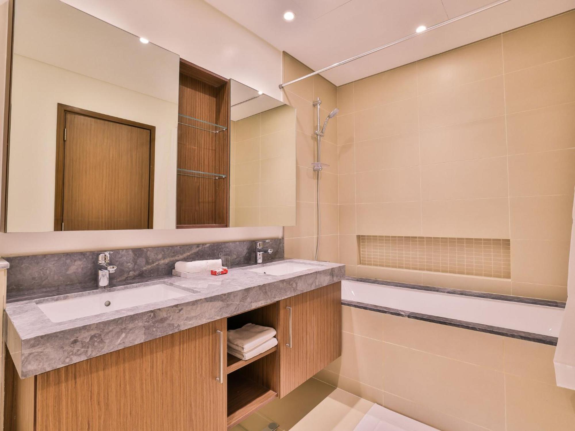 Luxurious Apartments Dubai Marina Views Pool Gym By Sojo Stay Esterno foto
